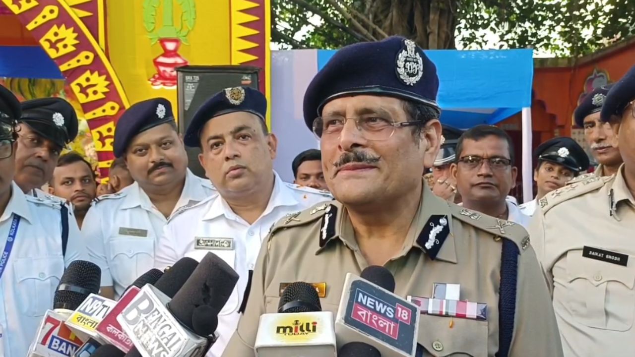Manoj Verma CP of Kolkata: মায়ের কথা বলে স্মৃতিমেদুর 'দবাং' কমিশনার মনোজ ভর্মা Manoj Verma CP of Kolkata: মায়ের কথা বলে স্মৃতিমেদুর 'দবাং' কমিশনার মনোজ ভর্মা