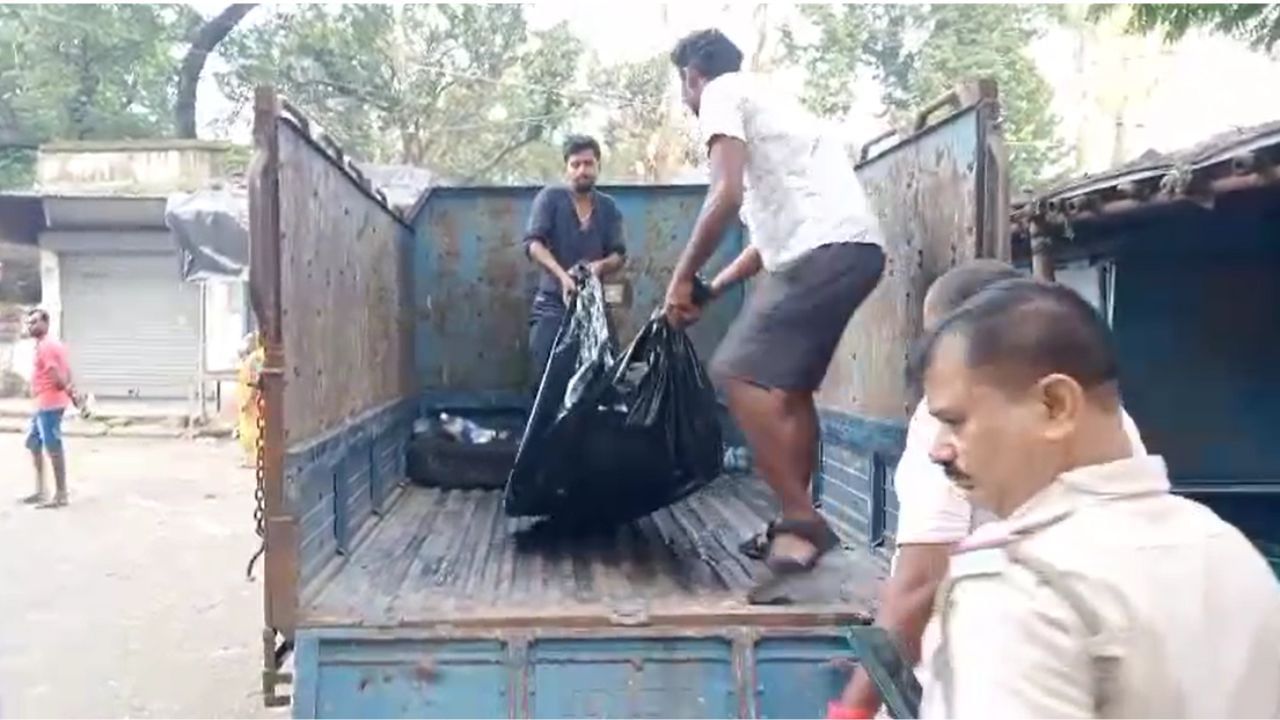 Murshidabad: মাস দেড়েক আগে বাড়ি ফেরেন, মুর্শিদাবাদে ফের এক পরিযায়ী শ্রমিকের ঝুলন্ত দেহ উদ্ধার Murshidabad: মাস দেড়েক আগে বাড়ি ফেরেন, মুর্শিদাবাদে ফের এক পরিযায়ী শ্রমিকের ঝুলন্ত দেহ উদ্ধার