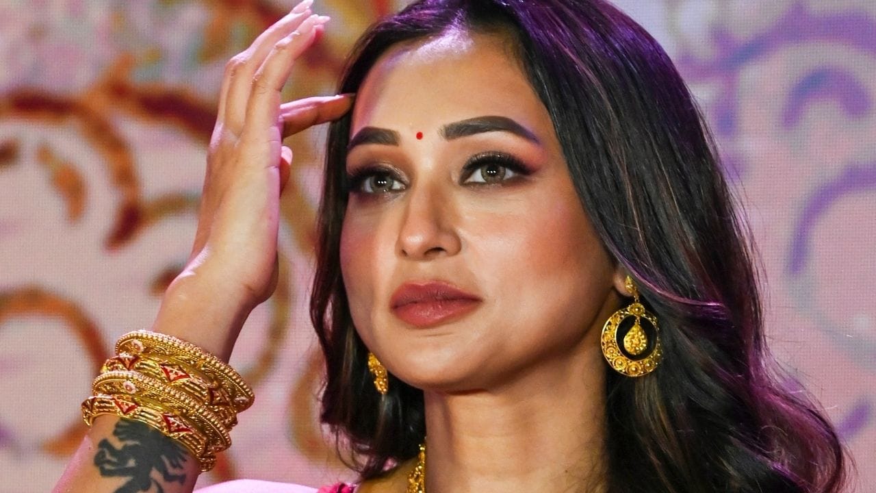 Mimi Chakraborty: দিল্লিতে হাজিরা দিলেন মিমি, কত টাকা নিয়েছেন, জানতে চায় ইডি Mimi Chakraborty: দিল্লিতে হাজিরা দিলেন মিমি, কত টাকা নিয়েছেন, জানতে চায় ইডি