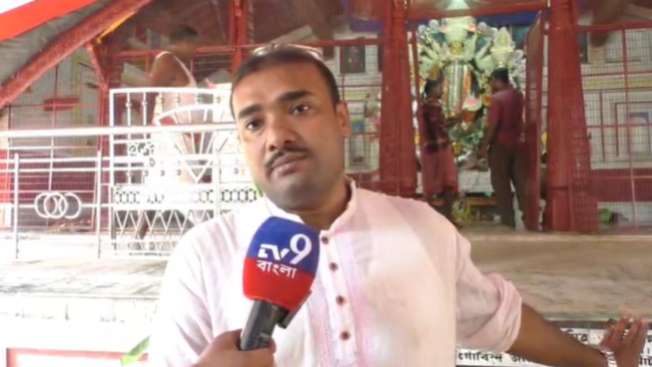 Hooghly: ৩৪৩ বছরের পুরনো পুজো, মিত্র বাড়ির পুজোর পিছনে রয়েছে সেন বংশের রাজার ইতিহাস Hooghly: ৩৪৩ বছরের পুরনো পুজো, মিত্র বাড়ির পুজোর পিছনে রয়েছে সেন বংশের রাজার ইতিহাস