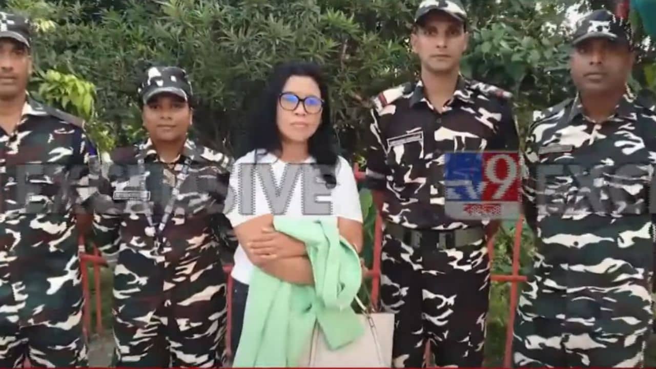 Siliguri News: নেপালে পা রাখার আগেই গ্রেফতার! হাতে ভুয়ো আধার কার্ড, শিলিগুড়িতে পাকড়াও ইন্দোনেশিয়ান মহিলা