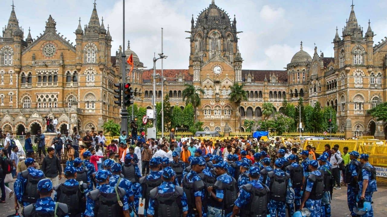 Threat Call: ৪০০ কেজি RDX, ৩৪ জন মানব বোমা! ১ কোটি মানুষকে মারার হুমকি আসতেই হাই অ্যালার্ট জারি