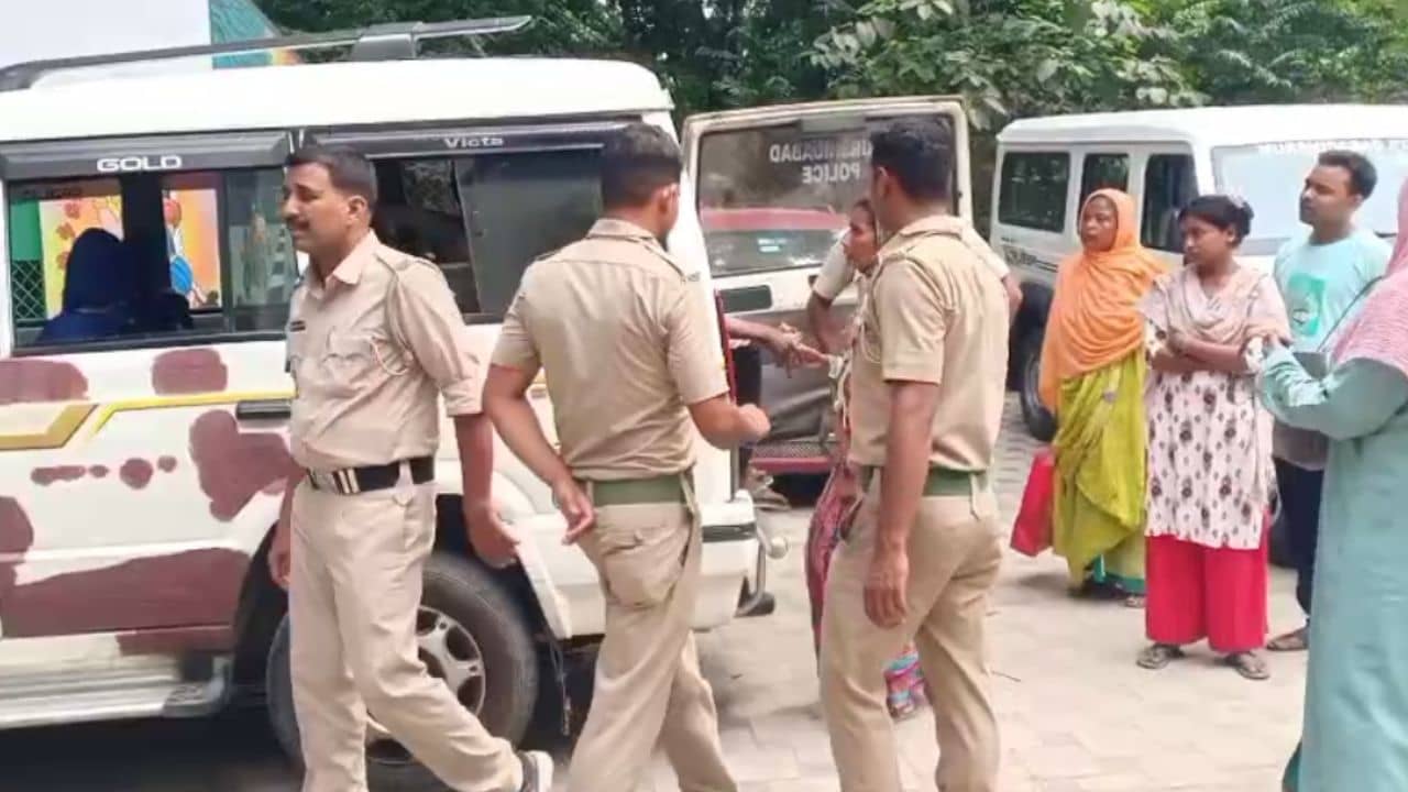 Murshidabad: অন্যের ব্যাঙ্ক অ্যাকাউন্ট ব্যবহার করে কোটি টাকা জালিয়াতির অভিযোগ