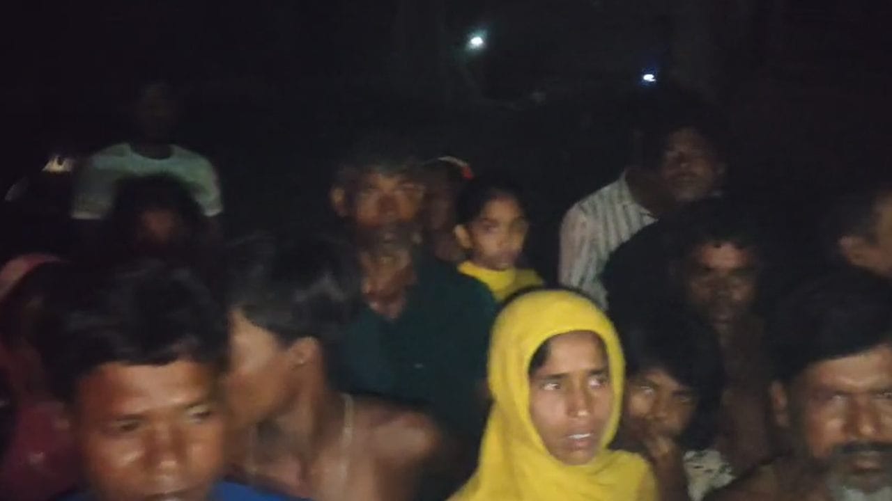 Murshidabad Fire: মাঝরাতে ভয়ঙ্কর অগ্নিকাণ্ড! ভগবানগোলায় মৃত ৩, জখন আরও ২ Murshidabad Fire: মাঝরাতে ভয়ঙ্কর অগ্নিকাণ্ড! ভগবানগোলায় মৃত ৩, জখন আরও ২