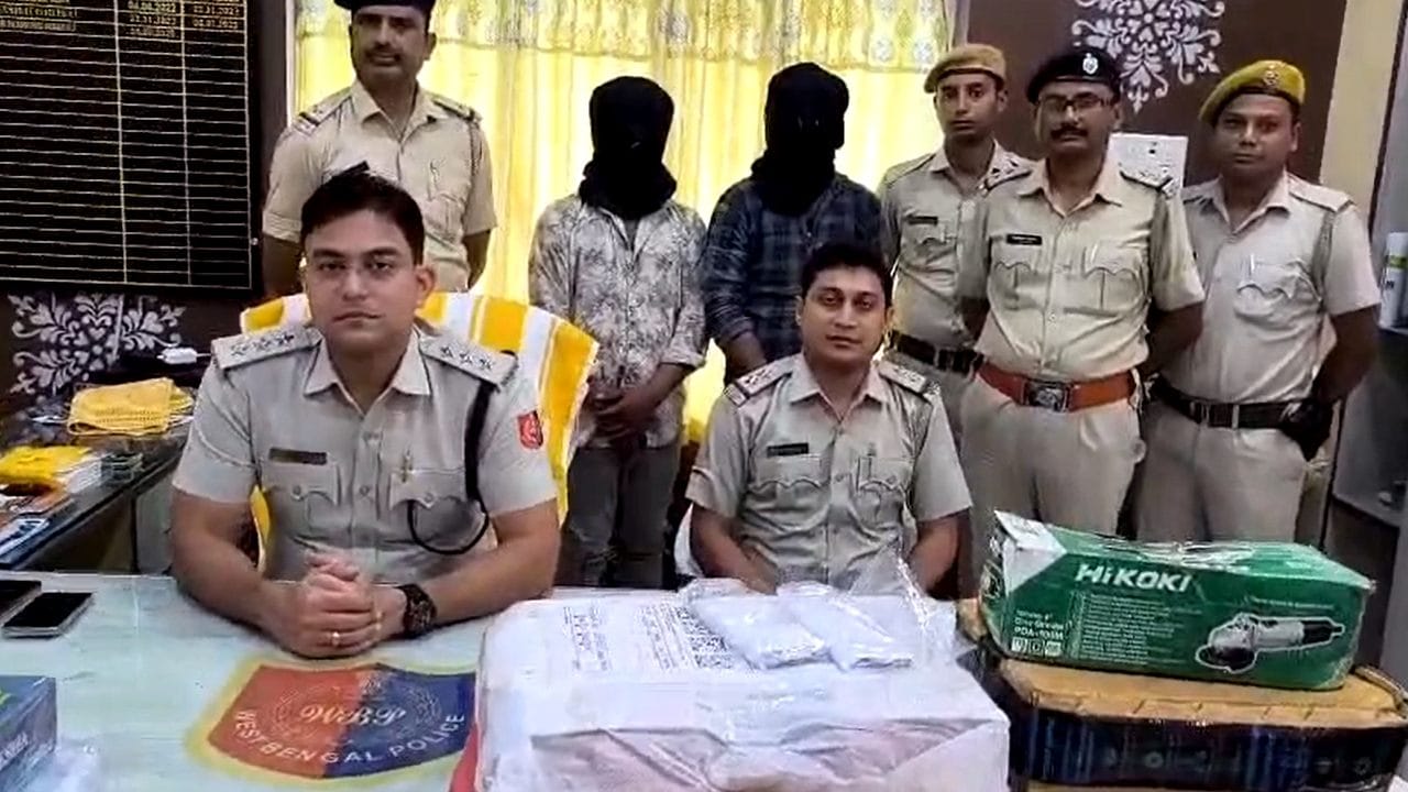 Online Delivery Fraud: অনলাইনের প্রোডাক্ট ডেলিভারি করার আগেই হাপিস! গাড়ি থামিয়ে দু’জনকে ধরতেই সব পর্দাফাঁস Online Delivery Fraud: অনলাইনের প্রোডাক্ট ডেলিভারি করার আগেই হাপিস! গাড়ি থামিয়ে দু’জনকে ধরতেই সব পর্দাফাঁস