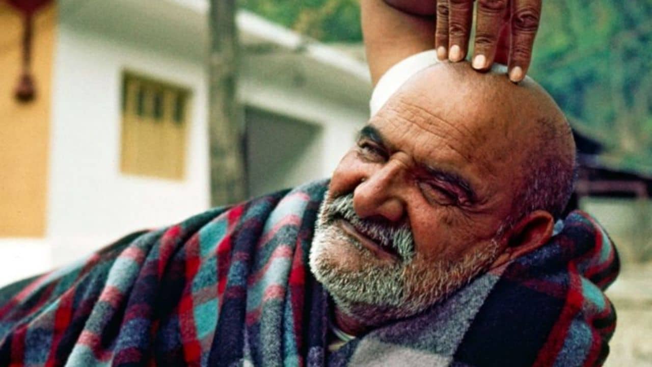 Spiritual Tips: নিম করোলি বাবা বলে গিয়েছেন, এইসব কথা রাখুন গোপন, নইলে জীবনে ঘোর বিপত্তি নেমে আসবে!