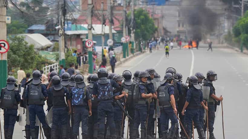 Nepal Protest: নেপালে দখল হয়ে গেল প্রেসিডেন্টের বাসভবন! পরপর পদত্যাগ মন্ত্রীদের