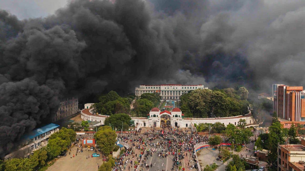 Nepal GenZ Protest: ফুরিয়েছিল শক্তি! তিনদিন পর শিলিগুড়ি হয়ে নেপালে গেল ট্যাঙ্কার