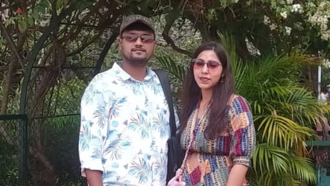 Bengali Tourist stuck in Nepal: 'রাতে ঘুম হচ্ছে না চিন্তায়', নেপালে ঘুরতে গিয়ে আটকে বাংলার রেল আধিকারিকের ছেলে-বউমা Bengali Tourist stuck in Nepal: 'রাতে ঘুম হচ্ছে না চিন্তায়', নেপালে ঘুরতে গিয়ে আটকে বাংলার রেল আধিকারিকের ছেলে-বউমা