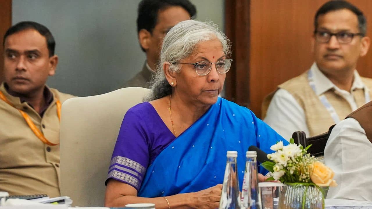 GST Reforms, Medicines: জীবনদায়ী ওষুধ থেকে পড়াশোনার সরঞ্জাম, জিএসটি হল শূন্য, কতটা চাপ কমবে আমজনতার পকেটে?