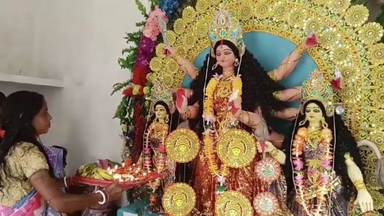One Day Durga Puja: মহালয়াতেই দশমী, এ পুজোর নিয়ম শুনলে চমকে উঠতে হয়