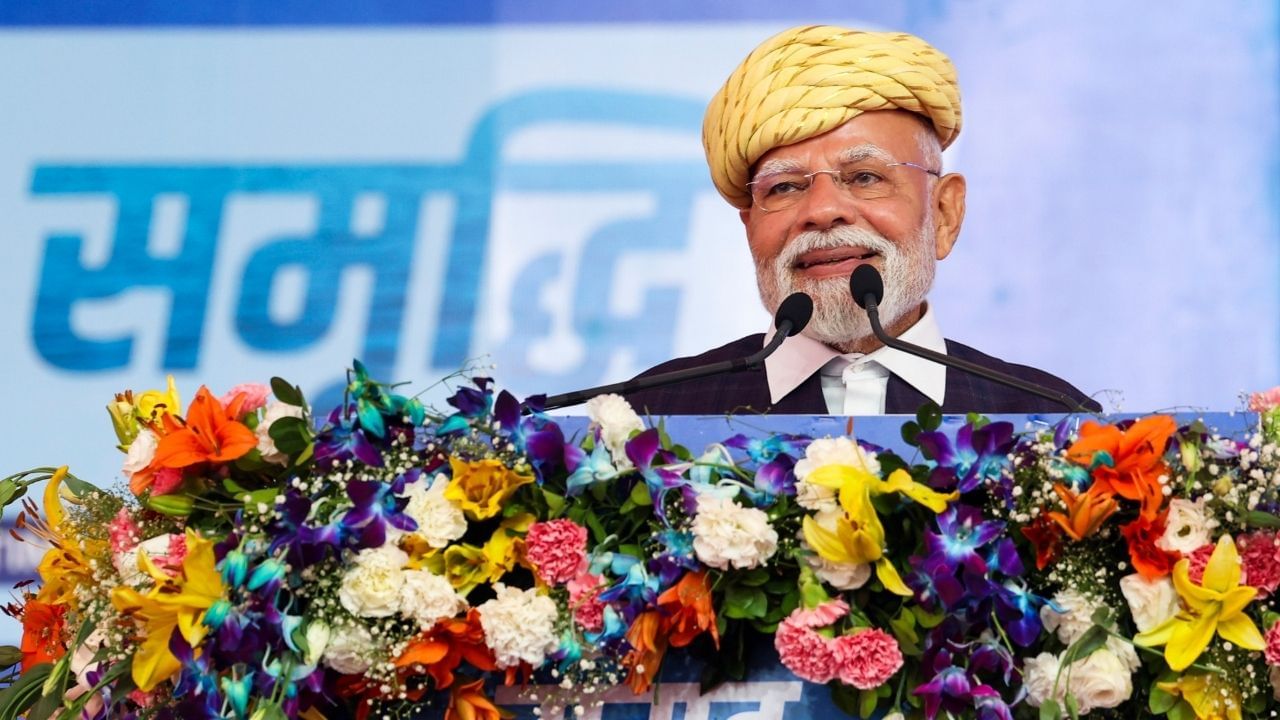 PM Narendra Modi: 'ভারতের সবথেকে বড় শত্রু হল...', মার্কিন শুল্ক, H-1B ভিসার মাঝেই প্রধানমন্ত্রীর সোজাসুজি জবাব PM Narendra Modi: 'ভারতের সবথেকে বড় শত্রু হল...', মার্কিন শুল্ক, H-1B ভিসার মাঝেই প্রধানমন্ত্রীর সোজাসুজি জবাব