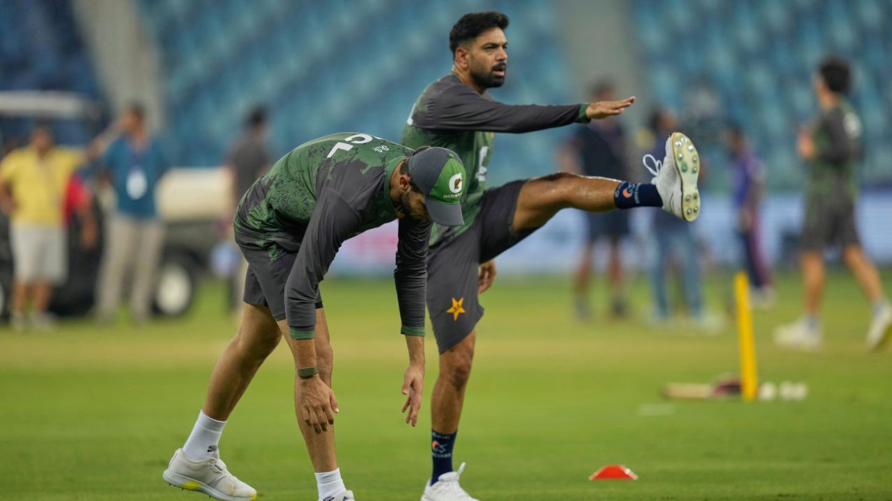 Pakistan Cricket Team: ভারতের বিরুদ্ধে নামার আগে মনোবিদের ক্লাসে পাকিস্তান! Pakistan Cricket Team: ভারতের বিরুদ্ধে নামার আগে মনোবিদের ক্লাসে পাকিস্তান!