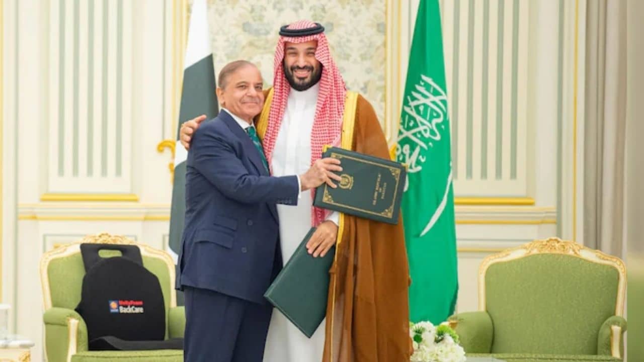 Pakistan-Saudi Arabia Pact: এক দেশের উপরে হামলা মানে দুই দেশের উপরেই হামলা, সৌদির সঙ্গে চুক্তি পাকিস্তানের, ভারত কী বলছে?