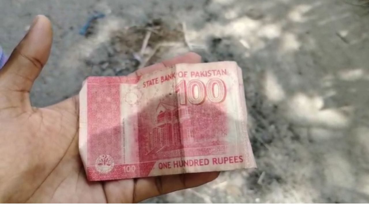 Cooch Behar: দোকানের সামনে পড়ে পাকিস্তানের নোট! তুঙ্গে জল্পনা