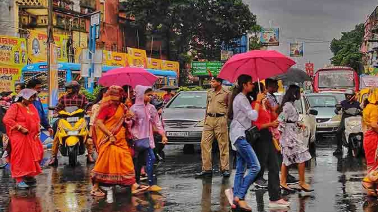 Durga Puja 2025: পুজোয় ভাসাবে নিম্নচাপের বৃষ্টি! সুরক্ষিত থাকতে হলে ব্যাগে এগুলি রাখা মাস্ট Durga Puja 2025: পুজোয় ভাসাবে নিম্নচাপের বৃষ্টি! সুরক্ষিত থাকতে হলে ব্যাগে এগুলি রাখা মাস্ট