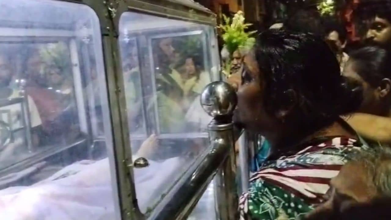 Panihati: মেয়েটাকে শেষ করে দিল..., প্রেমে রাজি না হওয়ায় নাবিকাকে মারধরের অভিযোগ প্রেমিকের পরিবারের, অপমানে আত্মঘাতী কিশোরী