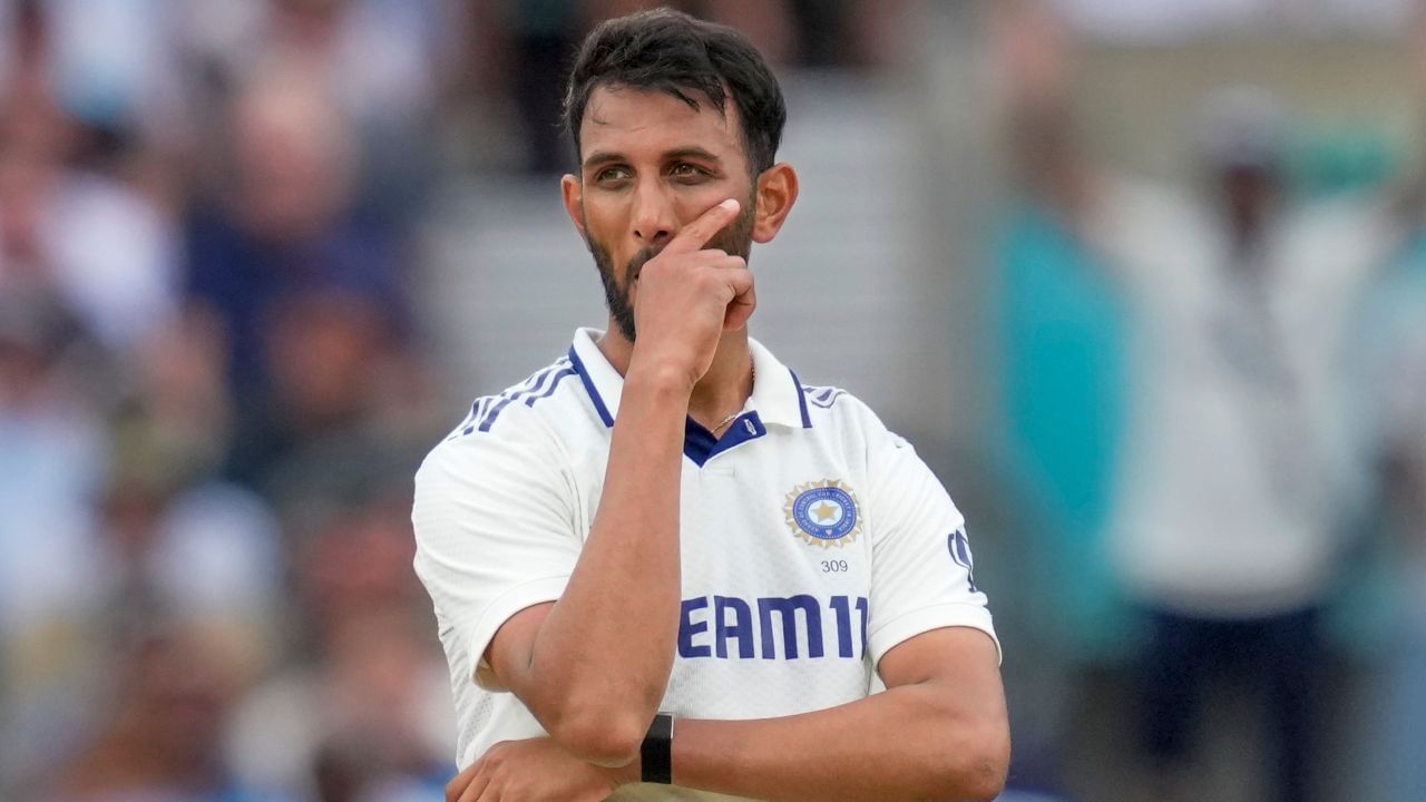 IND A vs AUS A: মাথায় বলের আঘাত, ব্যাটিং ব্যর্থতায় অস্বস্তি প্রসিধ কৃষ্ণকে নিয়ে IND A vs AUS A: মাথায় বলের আঘাত, ব্যাটিং ব্যর্থতায় অস্বস্তি প্রসিধ কৃষ্ণকে নিয়ে