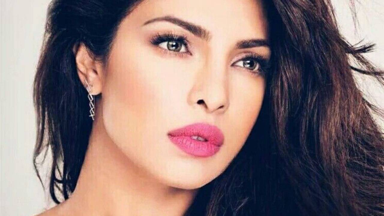 Lips Care Tips: পুজোর আগে পান প্রিয়ঙ্কার মতো লাস্যময়ী ঠোঁট! রাতে করতে হবে এই কাজ