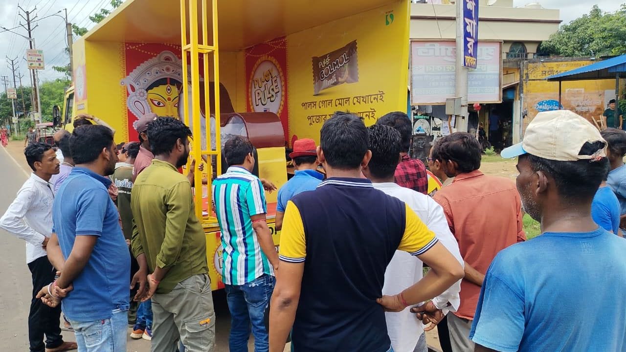 তারপর তা চলে যাবে, গিরিজা মোড়ে। সেখানে থাকবে বিকাল ৪টে থেকে সন্ধ্যা ৮টা পর্যন্ত।