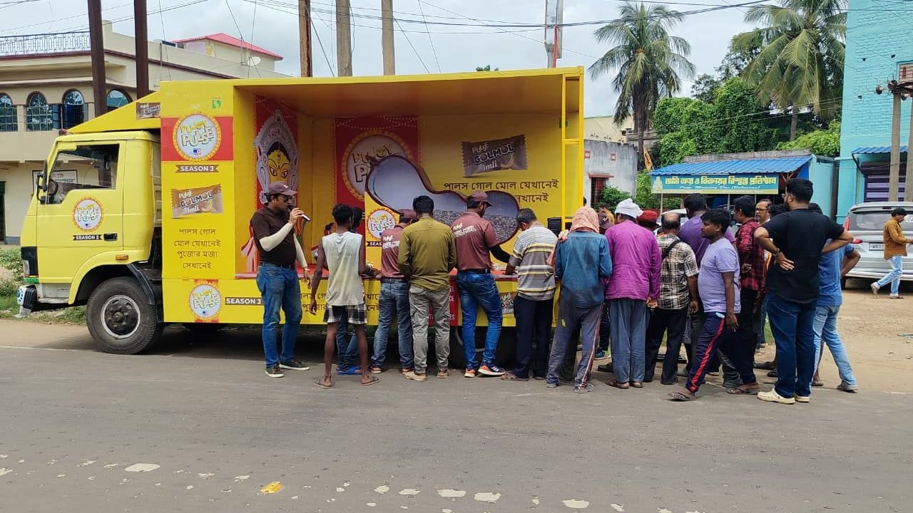 আজ কোথায় যাবে পুজোয় পালস?