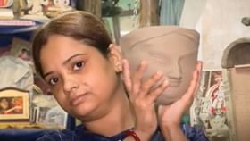 মেয়ের হাতেই রূপ পাচ্ছেন মা! প্রথা ভাঙার লড়াইয়ে সুজাতারা