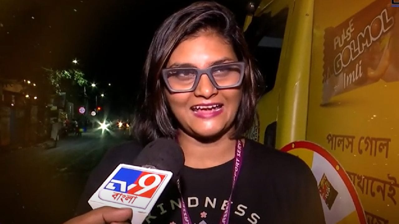 Pujoy Pulse 2025: ‘বাবাকে বলব রোজ কিনে দিতে’, ঘুরছে ট্যাবলো, পুজোর আগেই বাঙালির মুখের স্বাদটাই বদলে দিচ্ছে পালসের ‘গোল-কা-মোল’ Pujoy Pulse 2025: ‘বাবাকে বলব রোজ কিনে দিতে’, ঘুরছে ট্যাবলো, পুজোর আগেই বাঙালির মুখের স্বাদটাই বদলে দিচ্ছে পালসের ‘গোল-কা-মোল’