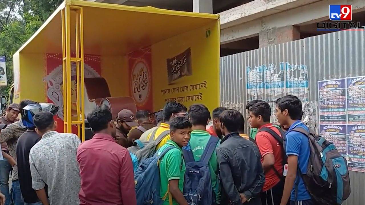 Pujoy Pulse 2025: হুইল ঘুরিয়ে পুরস্কার পেতে ভিড়, ট্যাবলো ঘিরে উন্মাদনা পুরুলিয়ায়