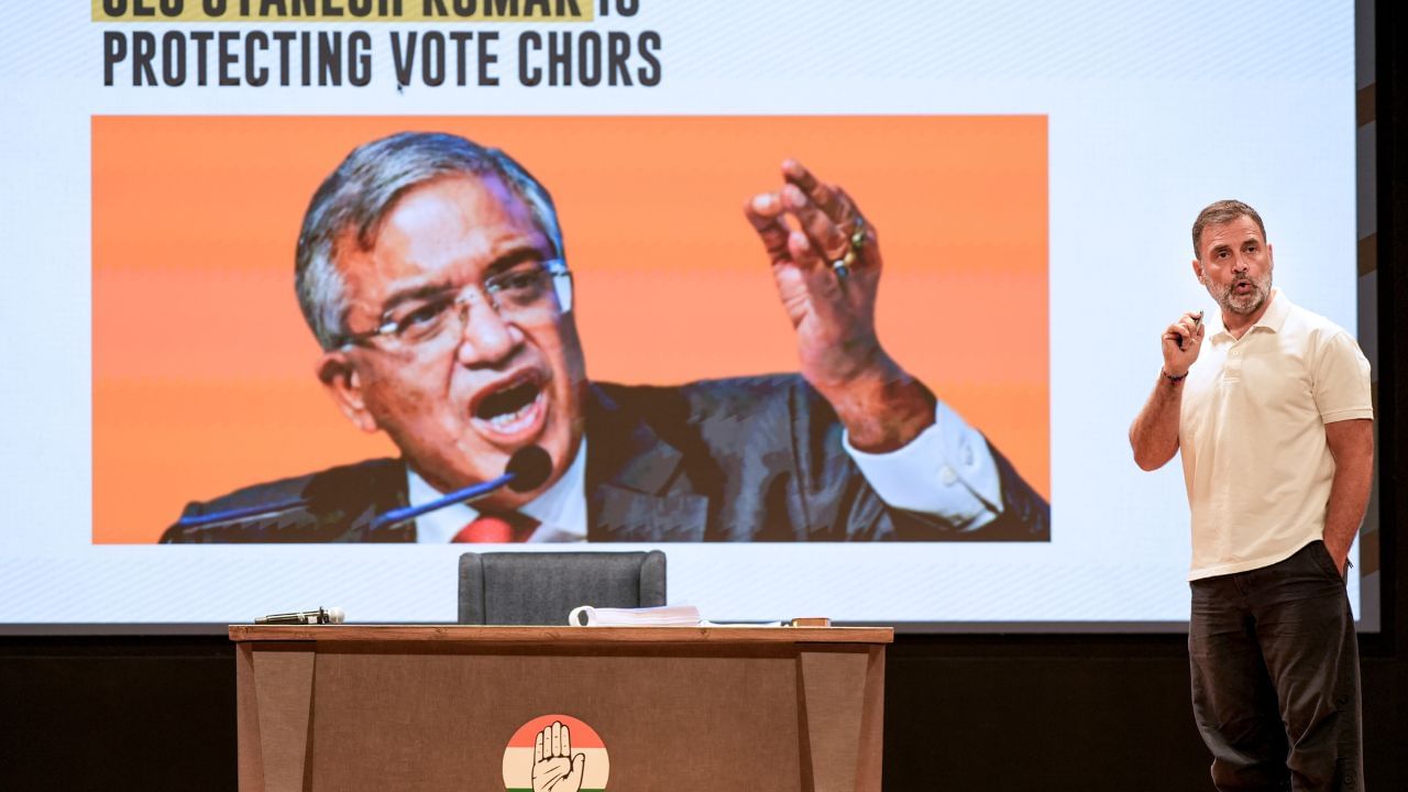 Rahul Gandhi Vote Chori: ৬ হাজার নয়, মাত্র ২৪! রাহুলের অভিযোগের পাল্টা তথ্য তুলে ধরল সিইও দফতর