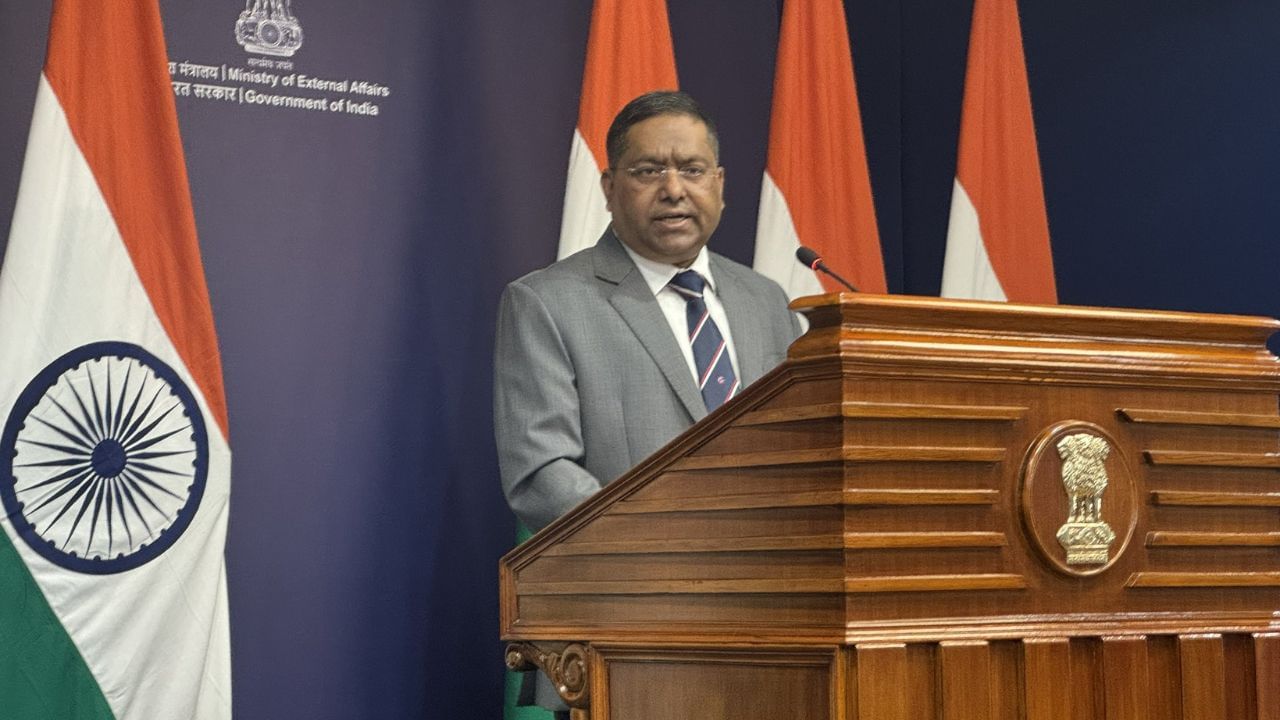 India on Yunus: হাসিনাই 'বিবাদের' কারণ? ইউনূসের দাবি শুনে কী বলল নয়াদিল্লি? India on Yunus: হাসিনাই 'বিবাদের' কারণ? ইউনূসের দাবি শুনে কী বলল নয়াদিল্লি?