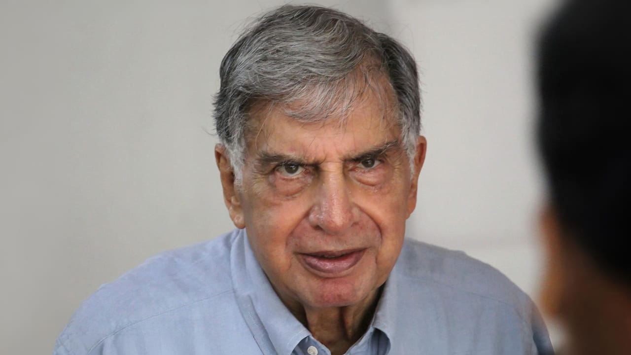 Ratan Tata: ইংল্যান্ডের রাজার আমন্ত্রণেও বাকিংহাম প্যালেসে আসেননি রতন টাটা! কেন জানেন? Ratan Tata: ইংল্যান্ডের রাজার আমন্ত্রণেও বাকিংহাম প্যালেসে আসেননি রতন টাটা! কেন জানেন?