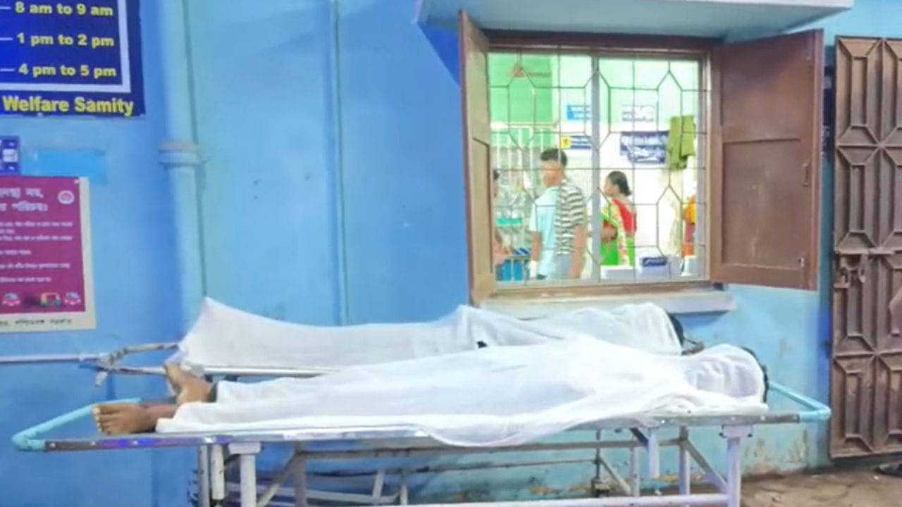 Jalpaiguri: চাঁদার জুলুম থেকে বাঁচতে লরির গতি বাড়ালেন চালক, প্রাণ গেল ২ কিশোরের Jalpaiguri: চাঁদার জুলুম থেকে বাঁচতে লরির গতি বাড়ালেন চালক, প্রাণ গেল ২ কিশোরের