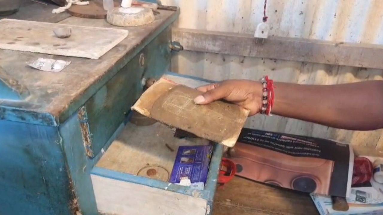 Gangarampur: পুজোর মধ্যে সোনার দোকান ভেঙে চুরি, লক্ষাধিক টাকার মতো সোনা লুঠ