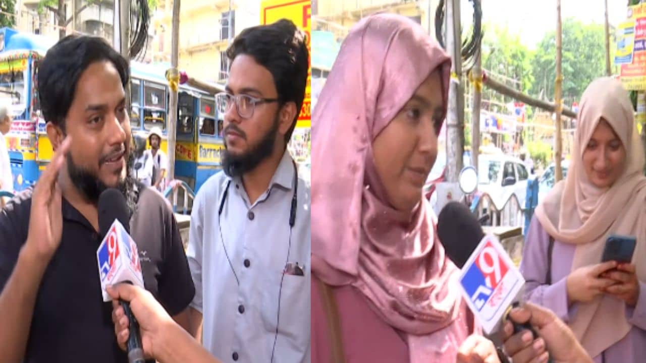 SSC Exam: রাগ তো হচ্ছে, কিন্তু রাগ দেখালেই পুলিশ তুলে নিয়ে যাবে, ছাত্রীদের সঙ্গেই পরীক্ষা দিলেন চাকরিহারা অঙ্কের শিক্ষক