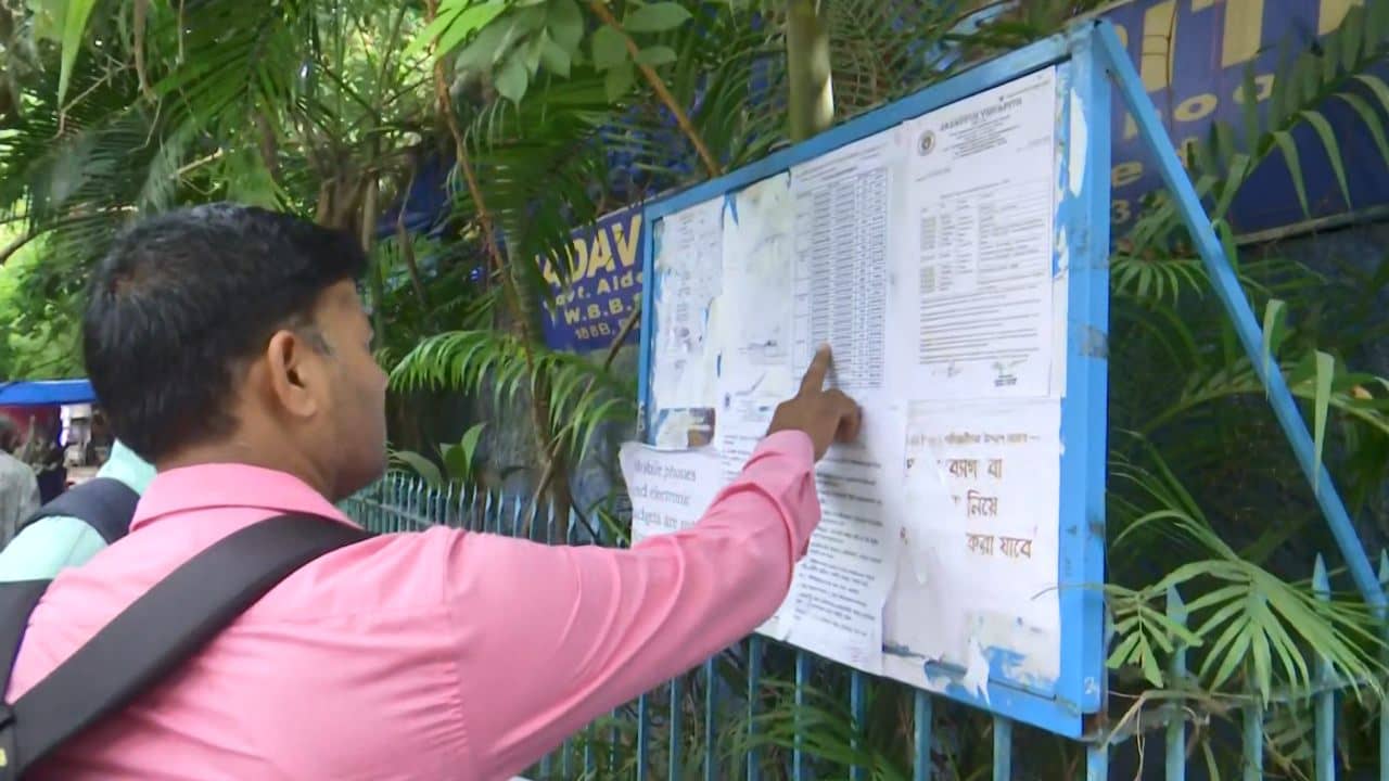 SSC Recruitment: ফিরছে গত রবির ছবি! একাদশ-দ্বাদশের নিয়োগ পরীক্ষাতেও সকাল থেকেই ভিড় ভিন রাজ্যের পরীক্ষার্থীদের, শূন্যপদ কত?