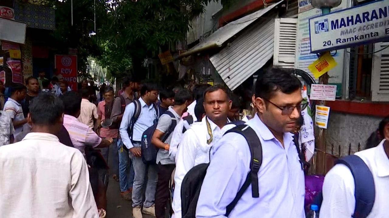 SSC Exam: আরও চ্যালেঞ্জ বেড়ে গেল বাংলার পরীক্ষার্থীদের, প্রচুর সংখ্যায় ঢুকছে উত্তর প্রদেশ-রাজস্থান-বিহারের পরীক্ষার্থীরা