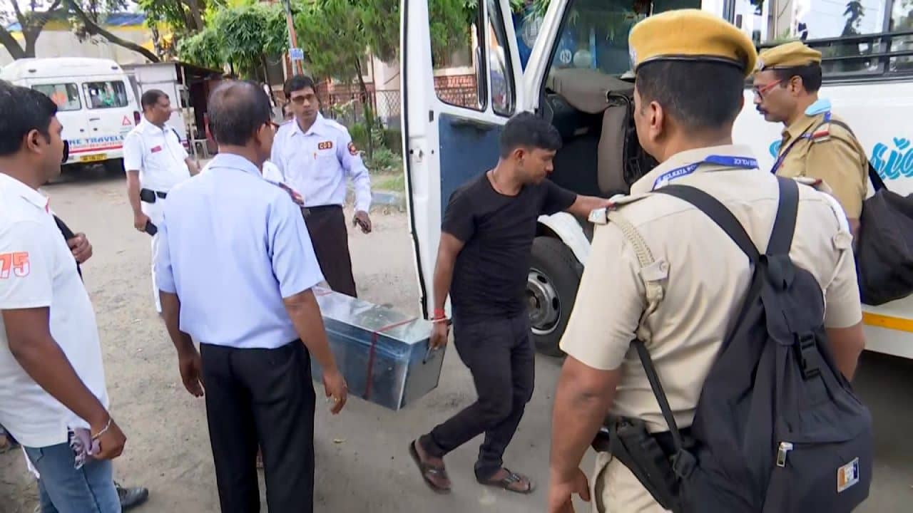 SSC Exam 2025: হাতে আর মাত্র কয়েক ঘণ্টা! পরীক্ষা শুরুর আগে লাস্ট মিনিটে কোন কোন বিষয়ে নজর দিতে হবে জেনে নিন