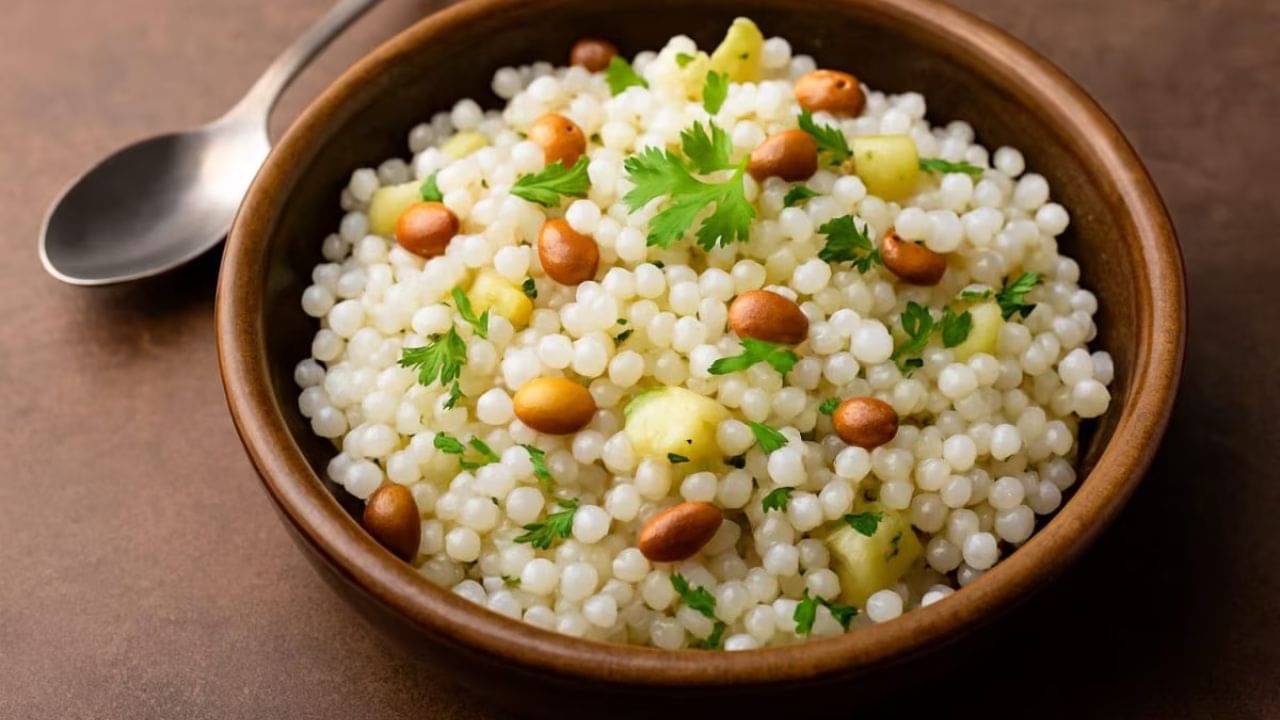 Sabudana Khichuri Recipe: এইভাবে সাবুর খিচুড়ি রাঁধলে সামনে ফেল বাকি সব! রইল নবরাত্রির স্পেশাল রেসিপি