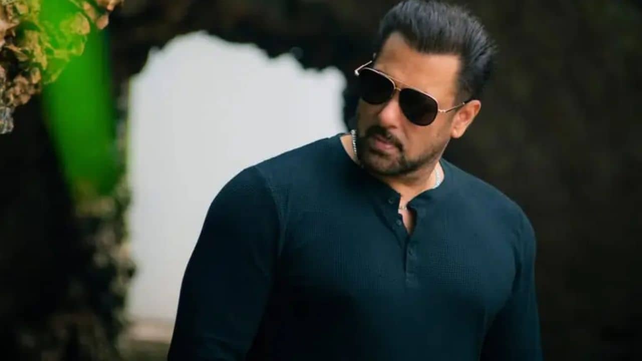 আবেগপ্রবণ সলমন, কোন গায়ককে নিয়ে পোস্ট তারকার?