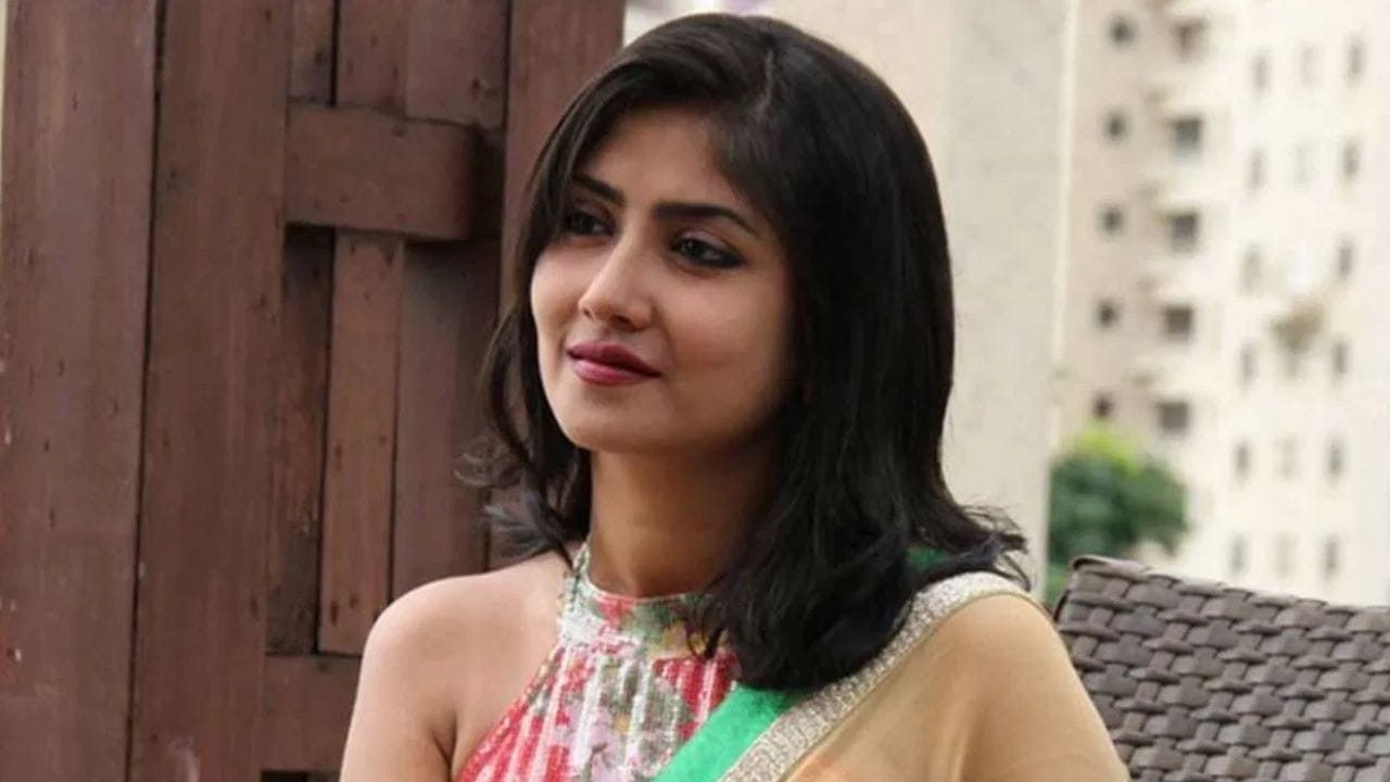 শহরে তিনটে খুঁটিপুজো বাতিল, এবার পুজোয় বেঙ্গালুরুতে দেবলীনা শহরে তিনটে খুঁটিপুজো বাতিল, এবার পুজোয় বেঙ্গালুরুতে দেবলীনা