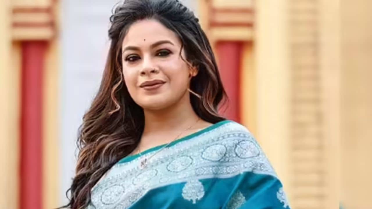 মিথ্যা রটনায় বিরক্ত গায়িকা ইমন, সোশ্যাল মিডিয়াতে প্রতিবাদ করলেন