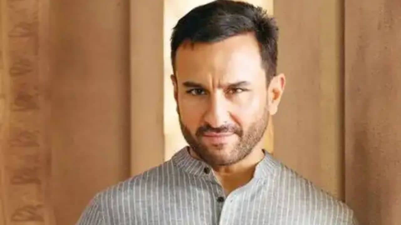 হাজার টাকায় ১০ টা চুমু! প্রযোজকের শর্ত মেনে কী করেছিলেন সইফ?