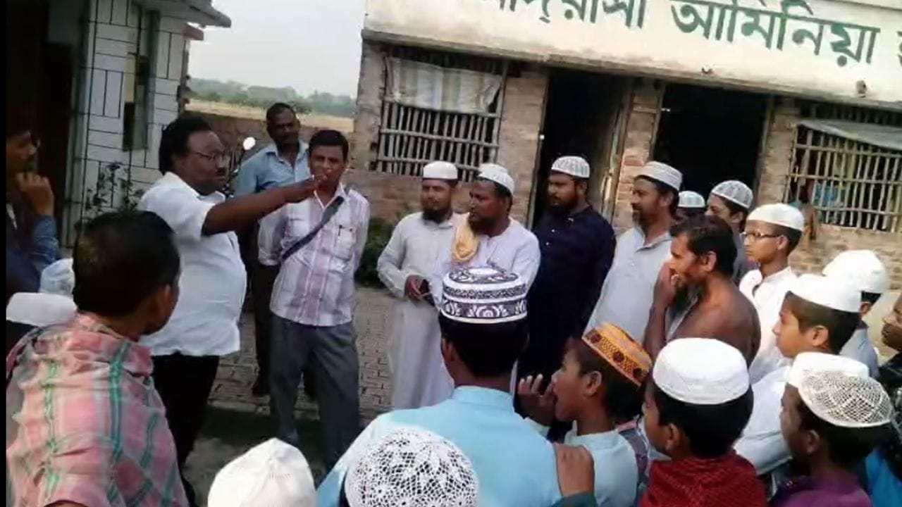 Samik Bhattacharya: 'কেশ স্পর্শ করতে পারবে না, সে যে কমিশনই আসুক...', মুসলিমদের 'আশ্বাস' দিলেন শমীক Samik Bhattacharya: 'কেশ স্পর্শ করতে পারবে না, সে যে কমিশনই আসুক...', মুসলিমদের 'আশ্বাস' দিলেন শমীক