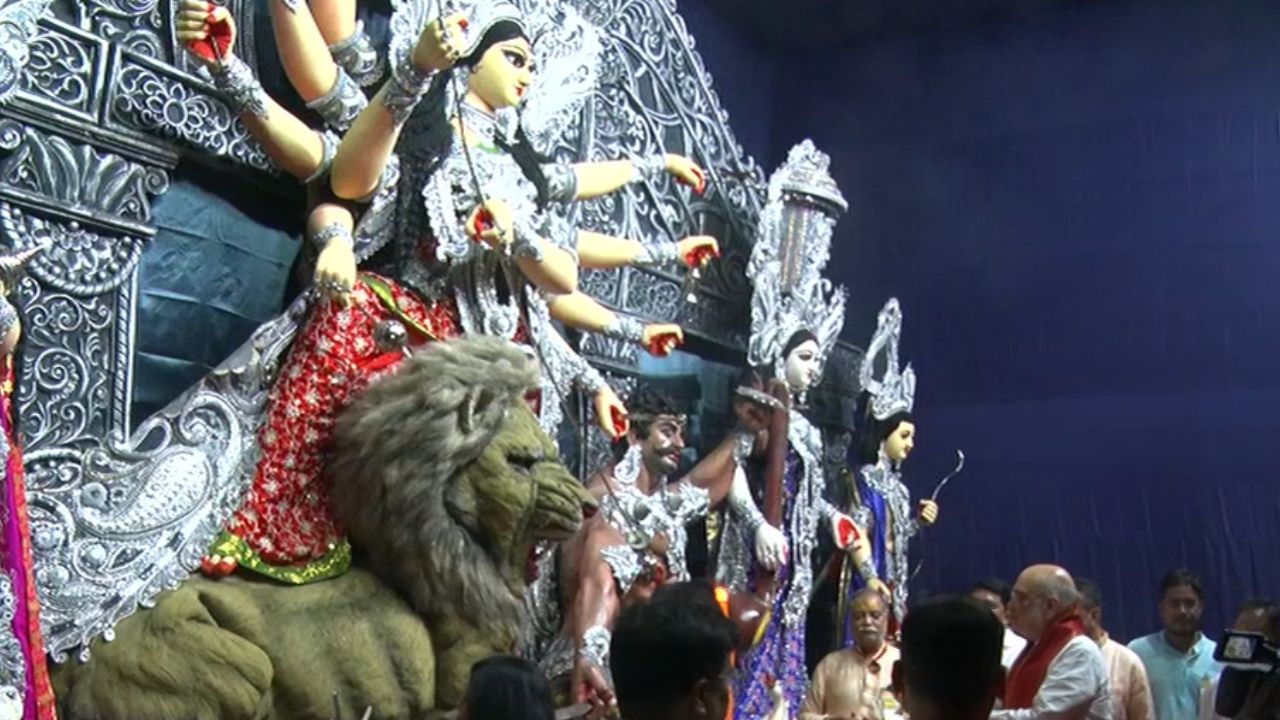 Santosh Mitra Sqare Amit Shah (2)