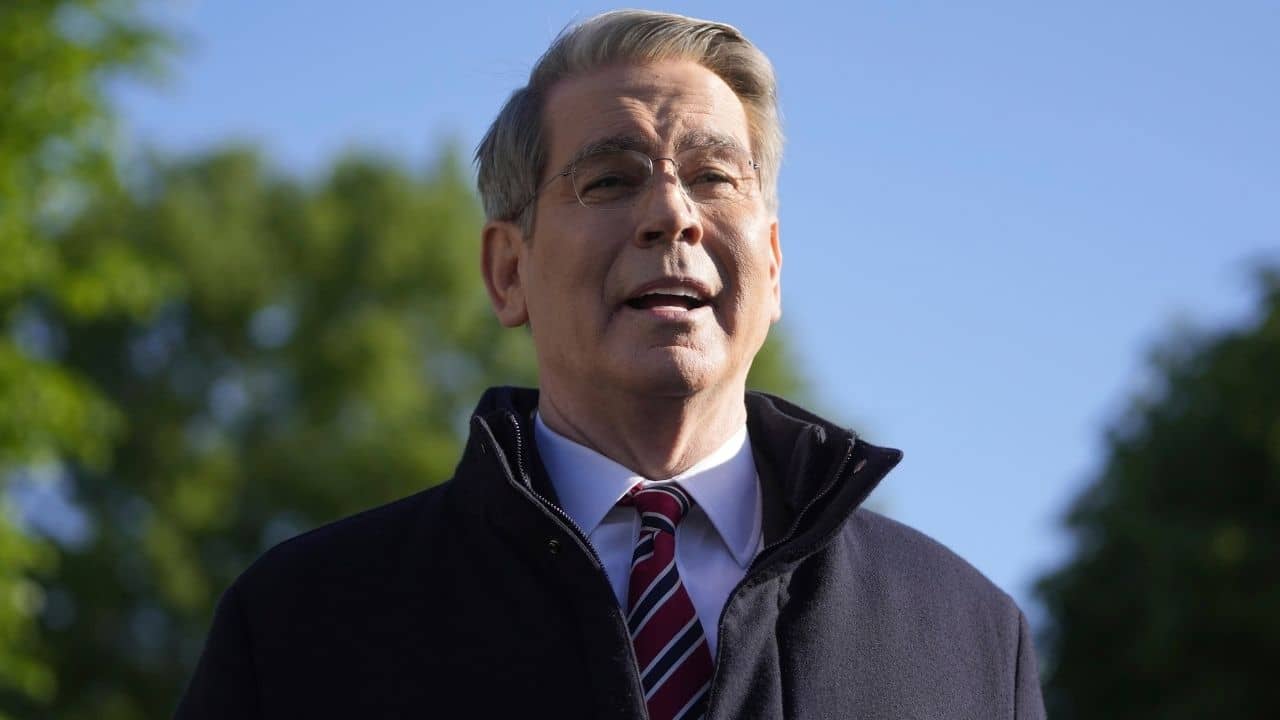 US Tariff on India: রাশিয়ার কোমর ভাঙতে ভারতের উপরে আরও শুল্ক চাপাবে আমেরিকা? মিলল বড় ইঙ্গিত