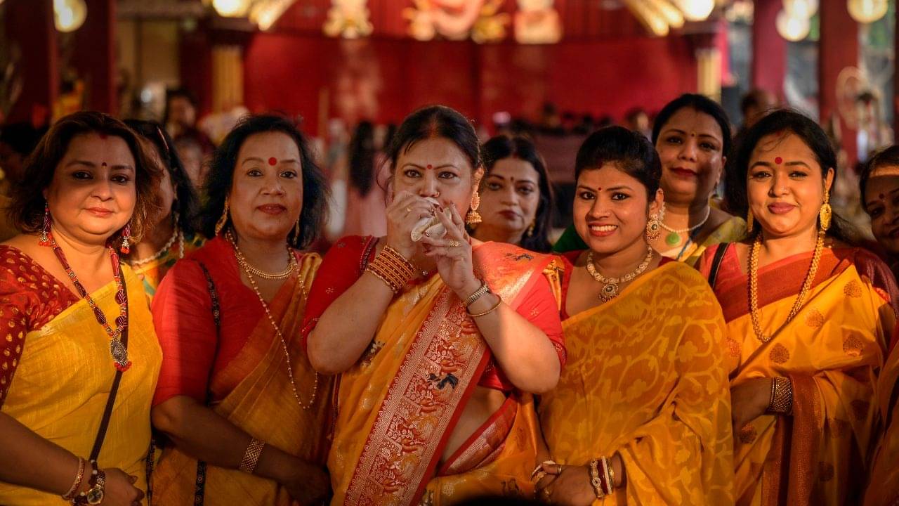 Shankh Benefits: দুর্গাপুজোয় শঙ্খ বাজানো মাস্ট, জানেন শাঁখ বাজালে শরীরের কী কী উপকার হয়?