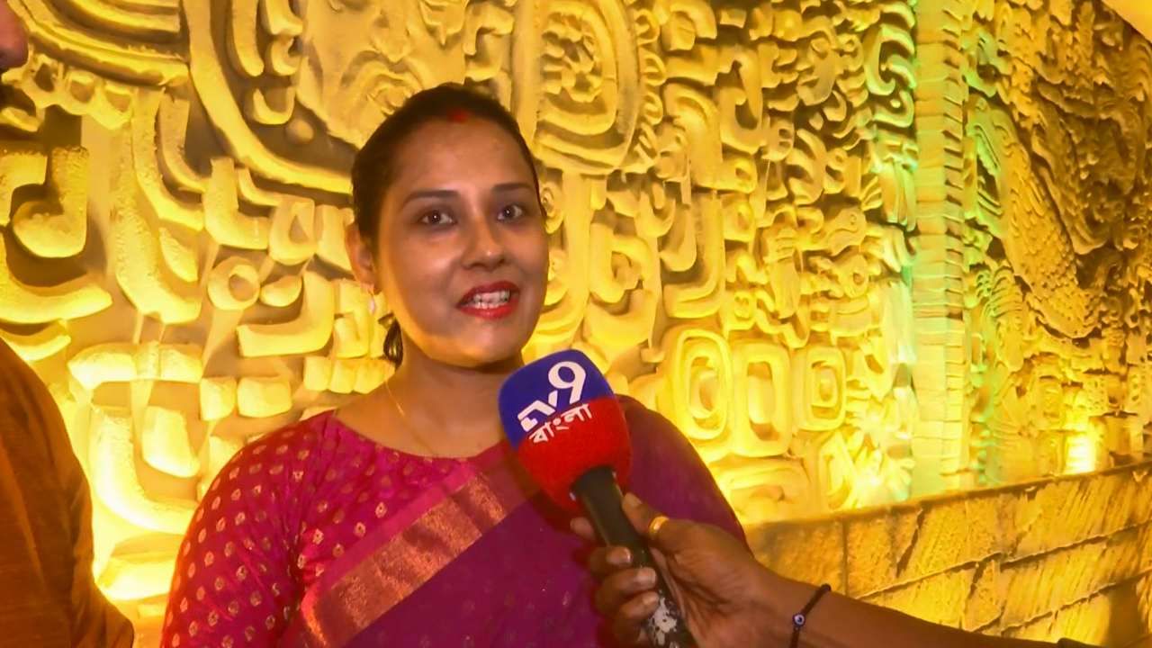 Durga Puja 2025: আলোকিত তিলোত্তমা, উৎসবে ভাসছে রাজ্য! ‘বৃষ্টি হলেও রোজ ঠাকুর দেখব’, বলছেন দর্শনার্থীরা Durga Puja 2025: আলোকিত তিলোত্তমা, উৎসবে ভাসছে রাজ্য! ‘বৃষ্টি হলেও রোজ ঠাকুর দেখব’, বলছেন দর্শনার্থীরা