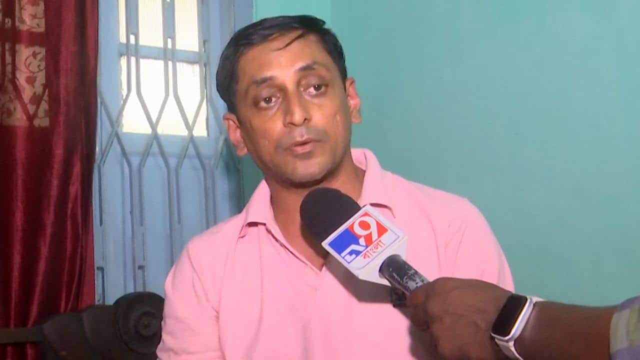 Siliguri: বাংলা কথা বলায় চাকরি গেল অভিষেক সেনগুপ্তর, গুরুতর অভিযোগ উঠল শহর থেকে