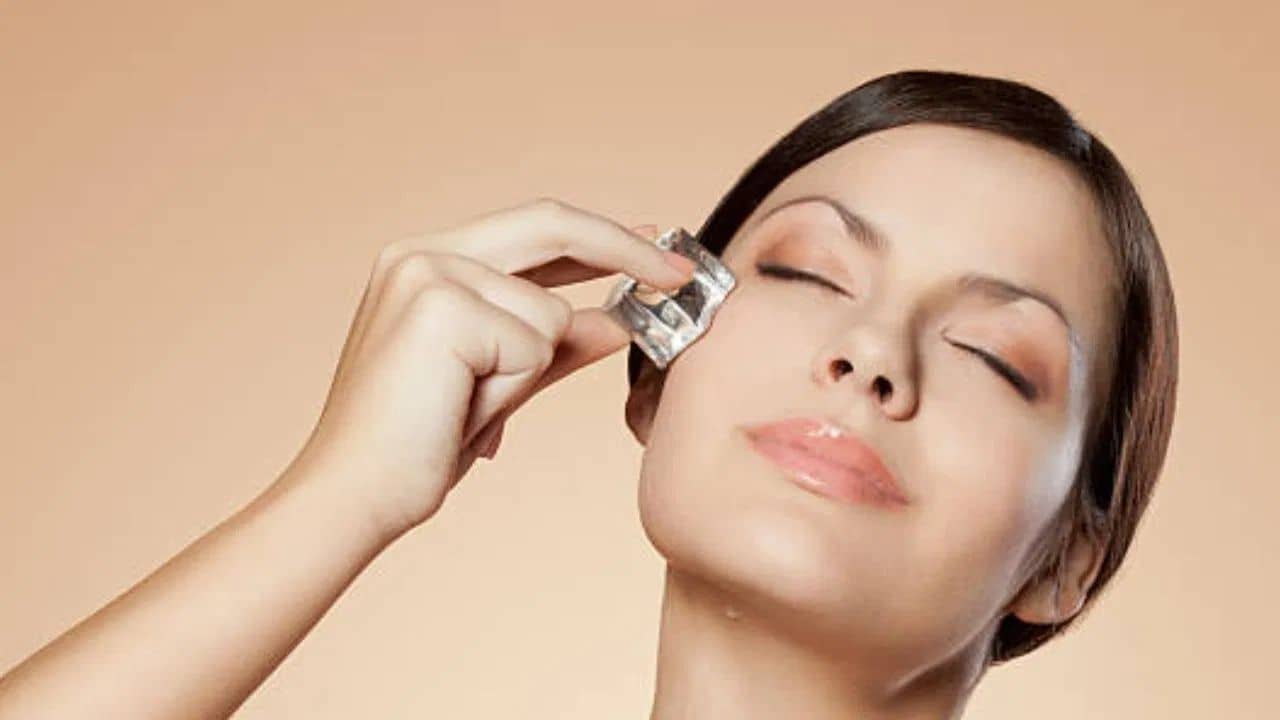 Skin Care Tips: সপ্তাহে ৪-৫ দিন এভাবে মুখে ঘষতে হবে বরফ! তাহলেই মুক্তি ত্বকের ৫ সমস্যা থেকে
