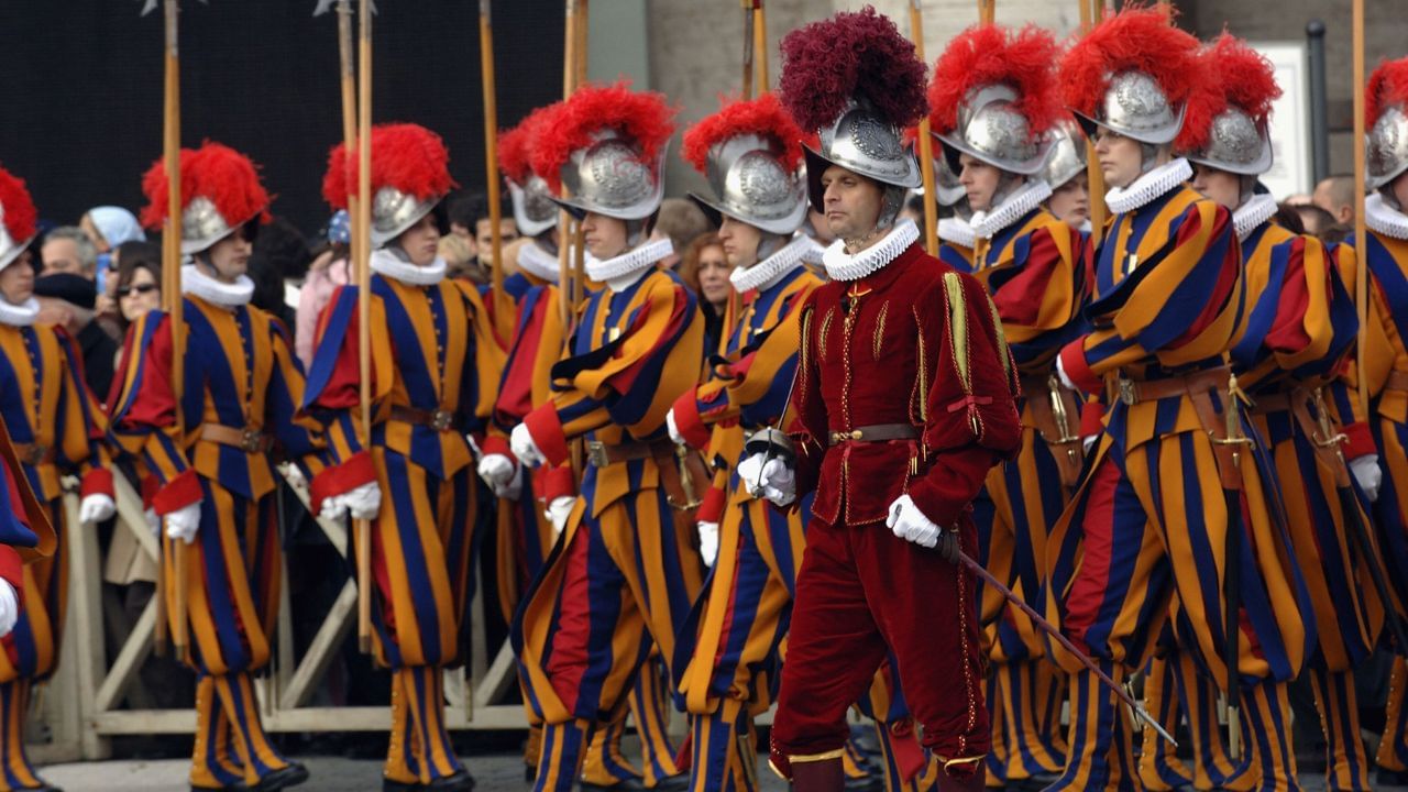 Smallest Army of the World: বিশ্বের সবচেয়ে পুরনো ও ক্ষুদ্রতম সেনাবাহিনী! জানেন কোন দেশে রয়েছে? Smallest Army of the World: বিশ্বের সবচেয়ে পুরনো ও ক্ষুদ্রতম সেনাবাহিনী! জানেন কোন দেশে রয়েছে?